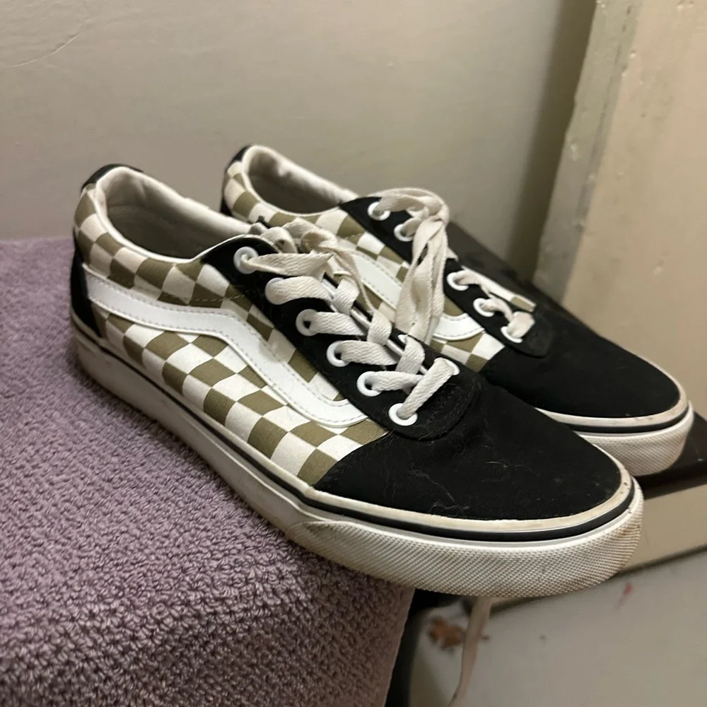 Vans - Picture 2 of 4